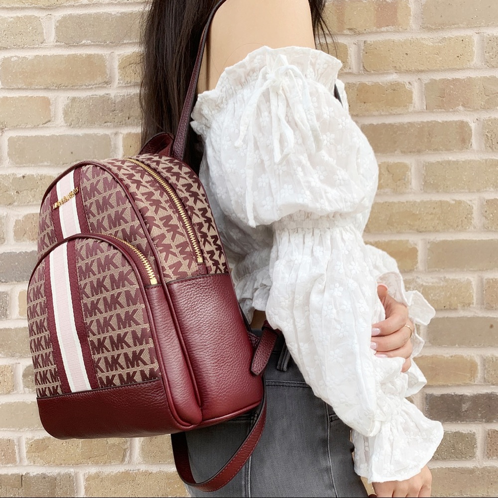 BUNDLE  Michael Kors Backpack and wallet - Picture 3 of 8